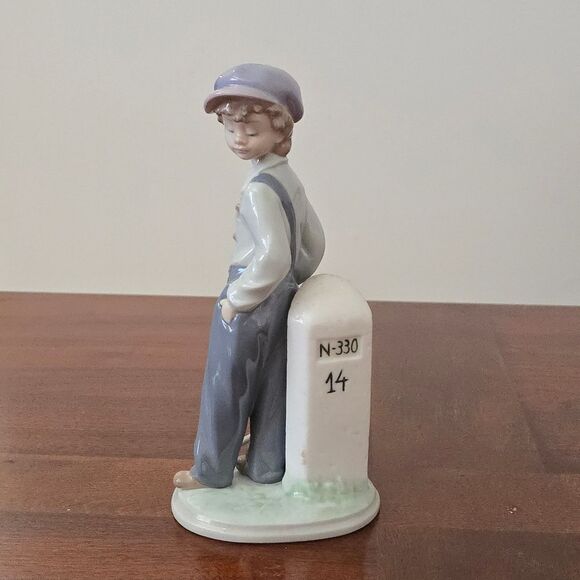 LLADRO Figurine "The Wanderer" 5400 - Traveling Boy with Hobo Sack - Picture 2 of 9